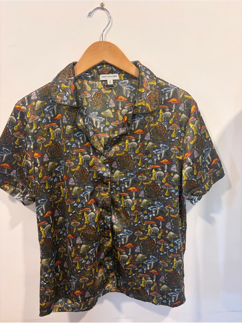 Earthbound Trading Co Mushroom Print Button Up Shirt Size Small